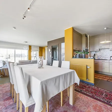 Near Marina With Sea Views, Cleaning Included * Бланкенберге