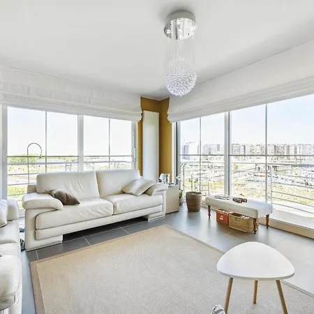 Апартаменты Near Marina With Sea Views, Cleaning Included