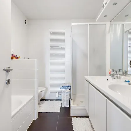 Near Marina With Sea Views, Cleaning Included * Бланкенберге