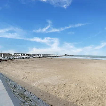 Near Marina With Sea Views, Cleaning Included