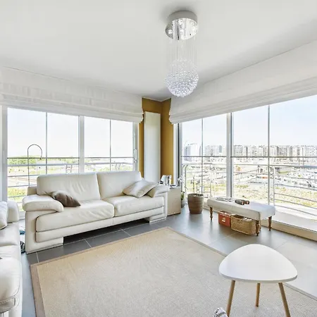 Near Marina With Sea Views, Cleaning Included Апартаменты