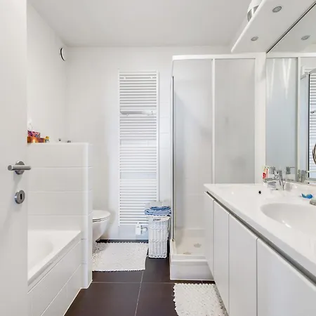 Апартаменты Near Marina With Sea Views, Cleaning Included *