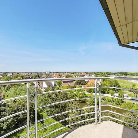 Апартаменты Near Marina With Sea Views, Cleaning Included