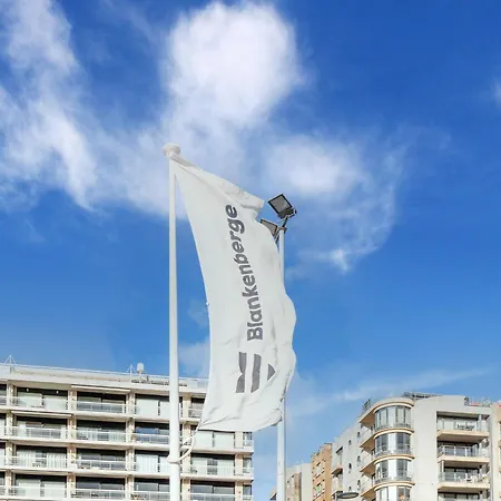 Near Marina With Sea Views, Cleaning Included アパート ブランケンベルヘ