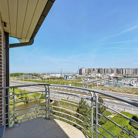 Апартаменты Near Marina With Sea Views, Cleaning Included